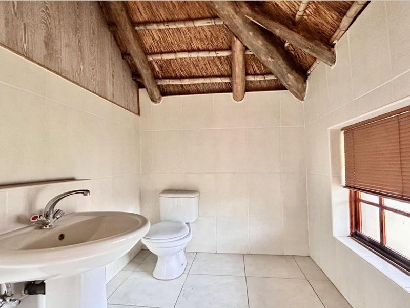 5 Bedroom House to Rent  in Melodie - Photo 6