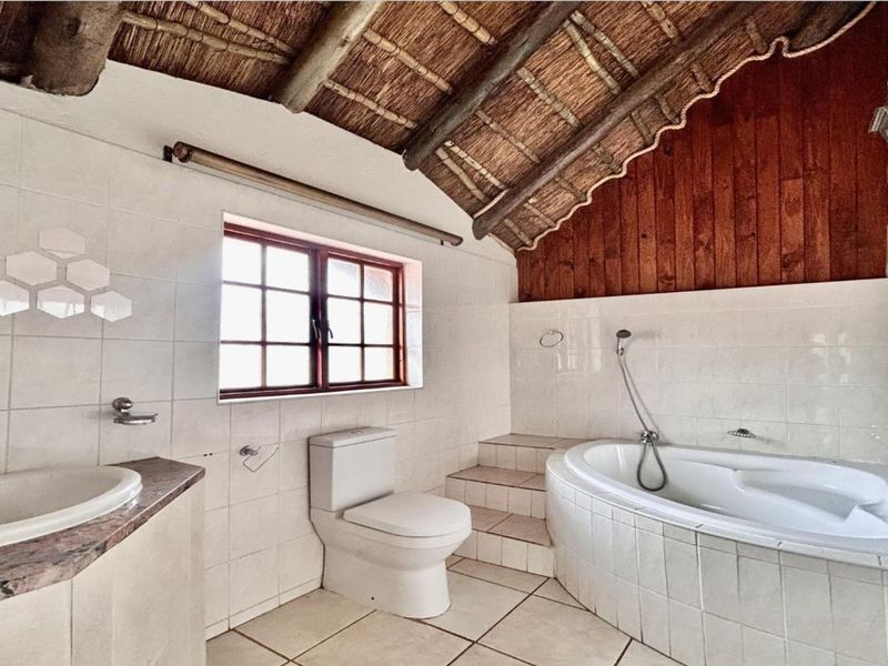 5 Bedroom House to Rent  in Melodie - Photo 5