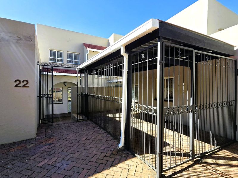 Secure & Spacious 3 Bedroom Townhouse To Rent in Faerie Glen - Photo 5
