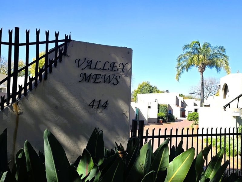 Secure & Spacious 3 Bedroom Townhouse To Rent in Faerie Glen - Photo 4