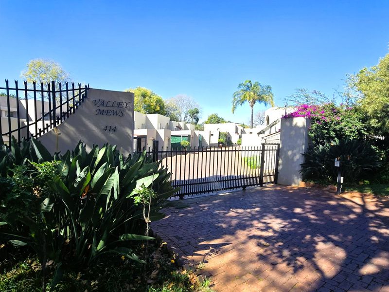 Secure & Spacious 3 Bedroom Townhouse To Rent in Faerie Glen - Photo 6