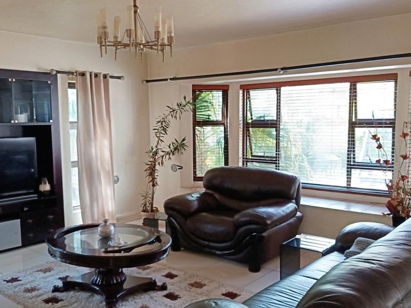 3 Bedroom House for Sale in Glen Erasmia - Photo 4