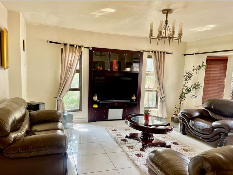 3 Bedroom House for Sale in Glen Erasmia - Photo 2