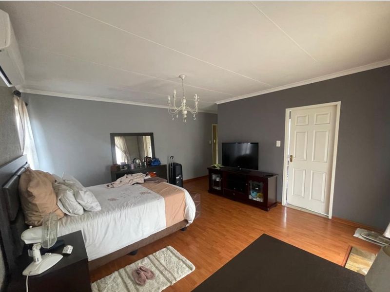 3 Bedroom House for Sale in Glen Erasmia - Photo 6