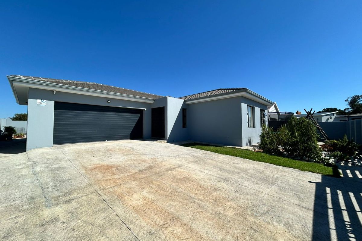 A Modern Lifestyle Home in the Heart of Jeffreys Bay - Photo 2