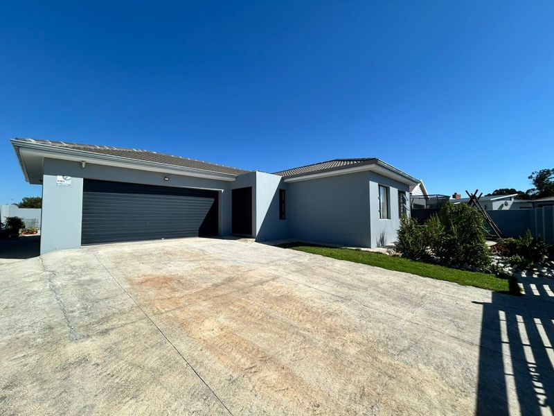 A Modern Lifestyle Home in the Heart of Jeffreys Bay - Photo 2