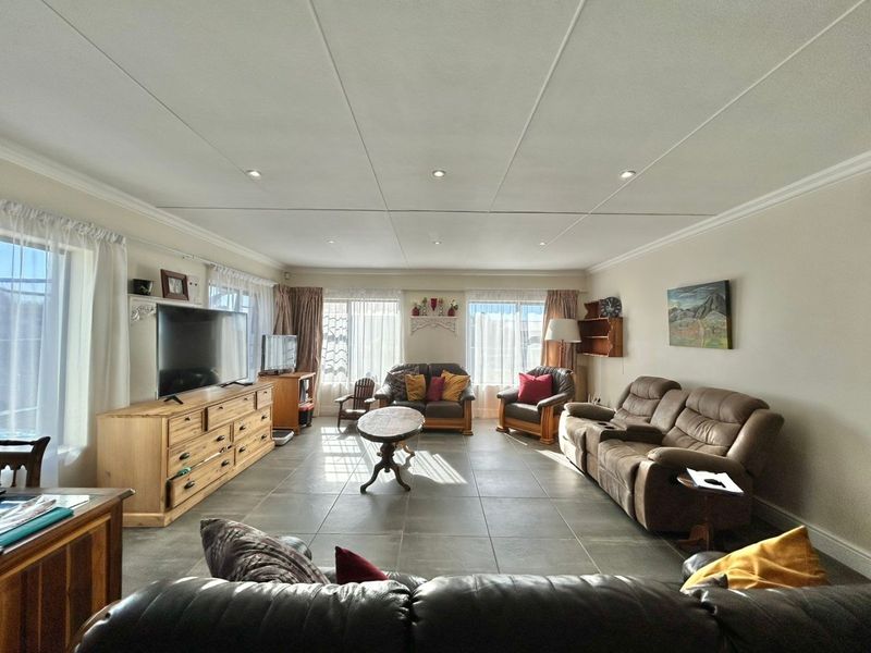 A Modern Lifestyle Home in the Heart of Jeffreys Bay - Photo 7