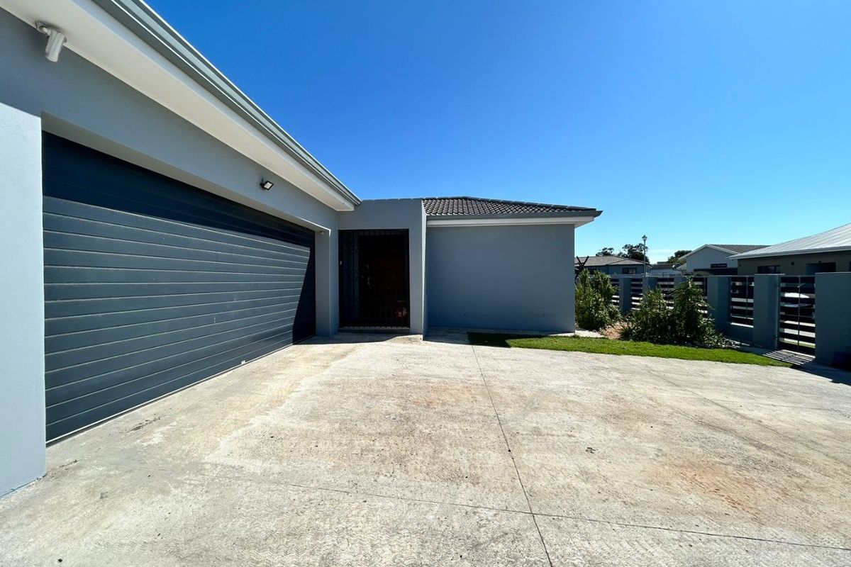 A Modern Lifestyle Home in the Heart of Jeffreys Bay - Photo 3