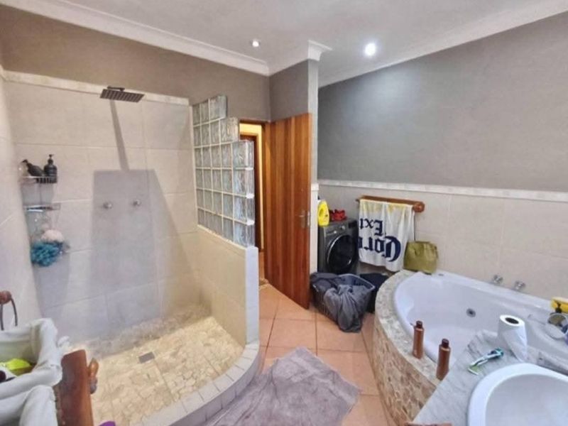 A spacious family home - Westriding - Photo 8
