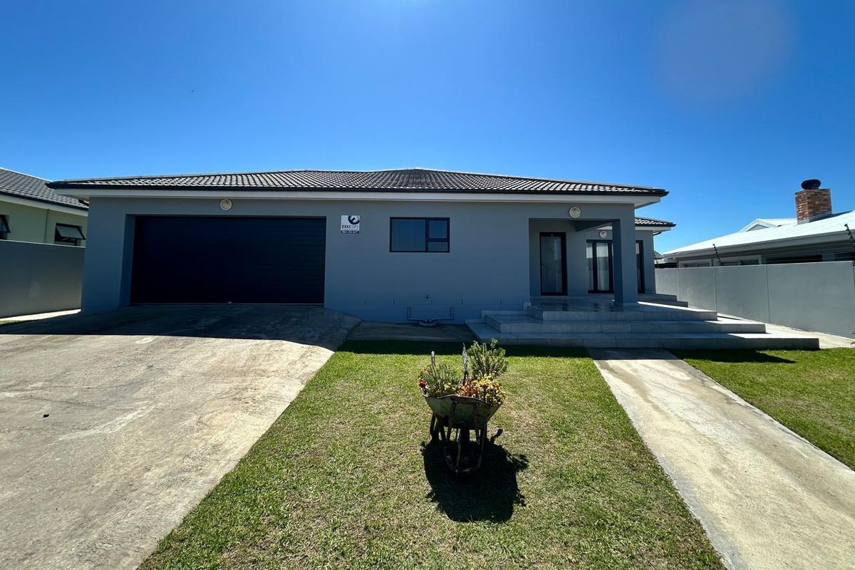 STYLISH, COMFORTABLE LIVING IN A PRIME LOCATION - Photo 5