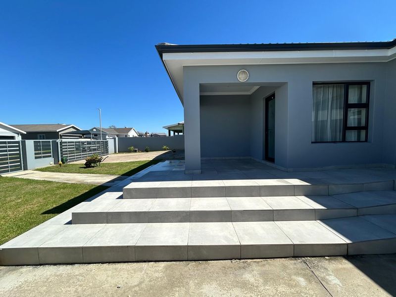 STYLISH, COMFORTABLE LIVING IN A PRIME LOCATION - Photo 7
