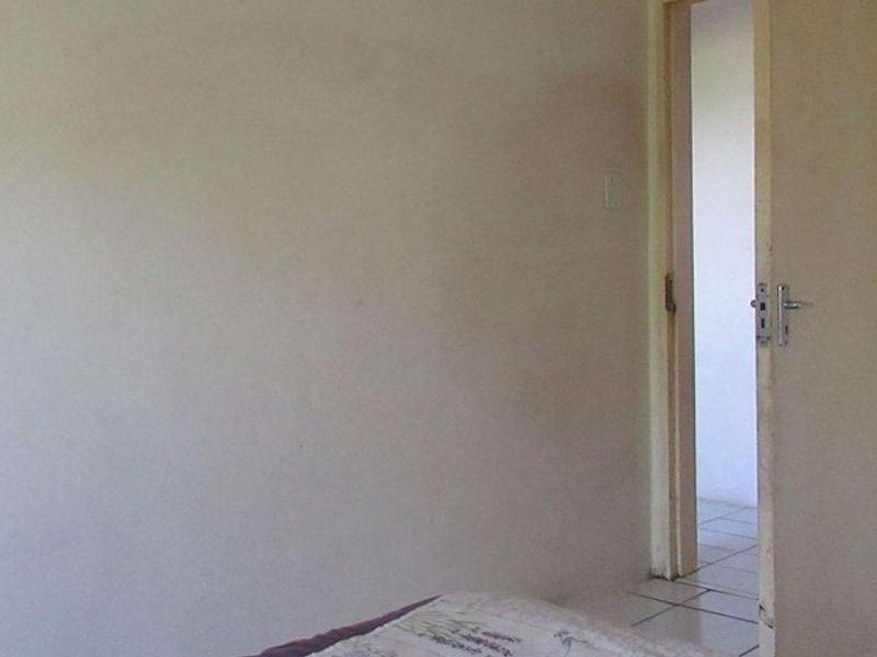 Spacious 2 bed 1 bath apartment - Photo 3