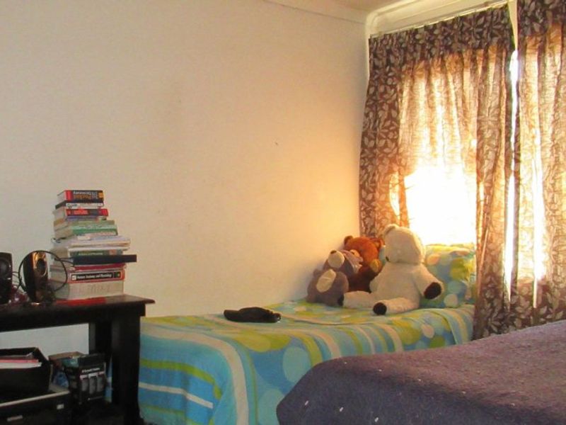 Spacious 2 bed 1 bath apartment - Photo 7