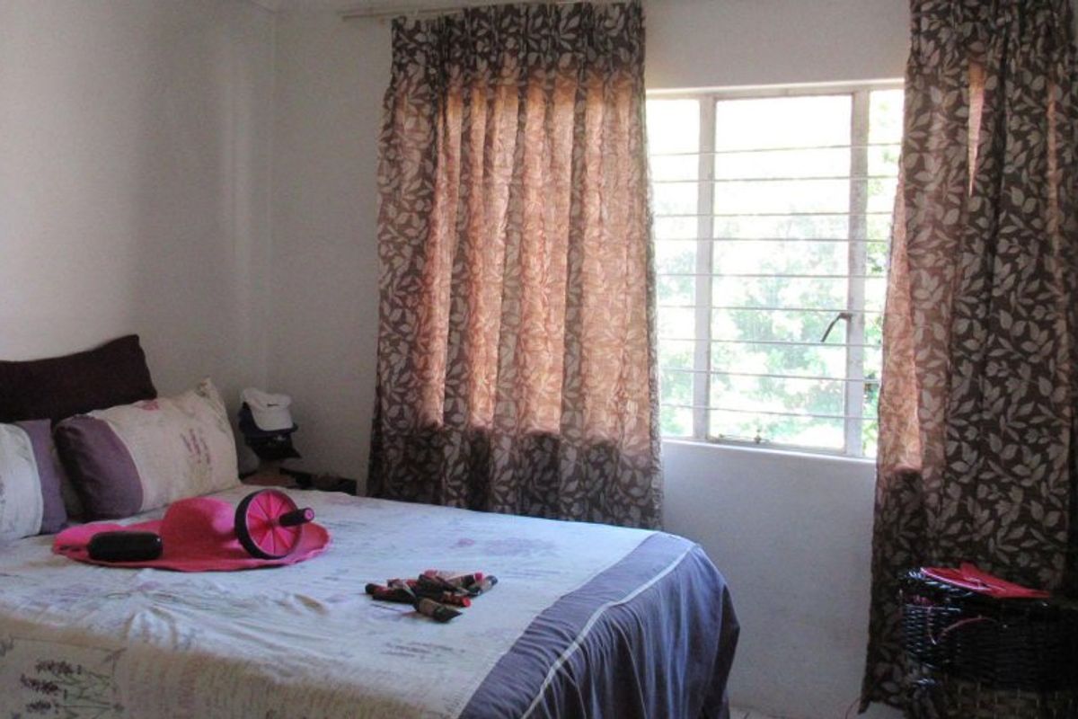 Spacious 2 bed 1 bath apartment - Photo 4