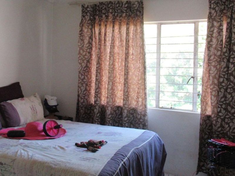 Spacious 2 bed 1 bath apartment - Photo 4
