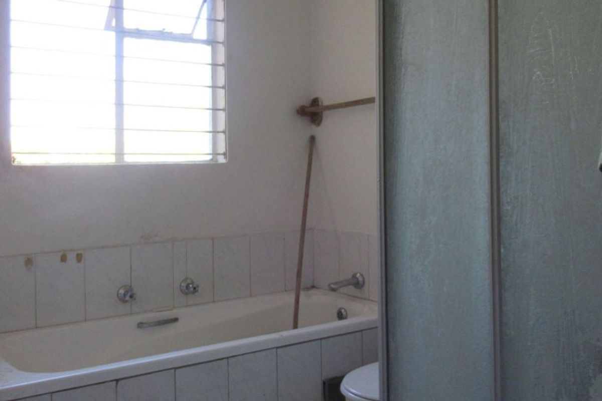 Spacious 2 bed 1 bath apartment - Photo 5