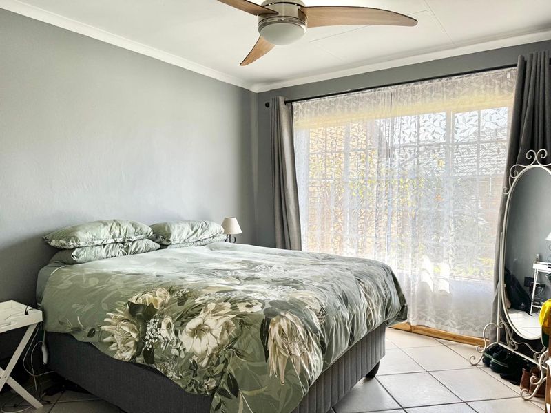 Beautiful 2 bed Town House !! Furniture Included - Photo 10