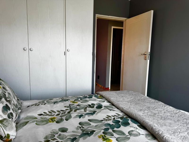 Beautiful 2 bed Town House !! Furniture Included - Photo 9