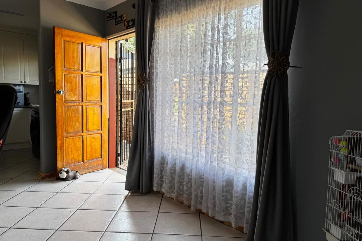 Beautiful 2 bed Town House !! Furniture Included - Photo 5