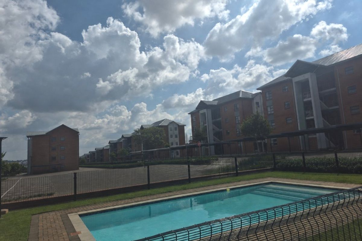 Secure & Stylish 2-Bedroom Townhouse with Modern Finishes - Photo 4