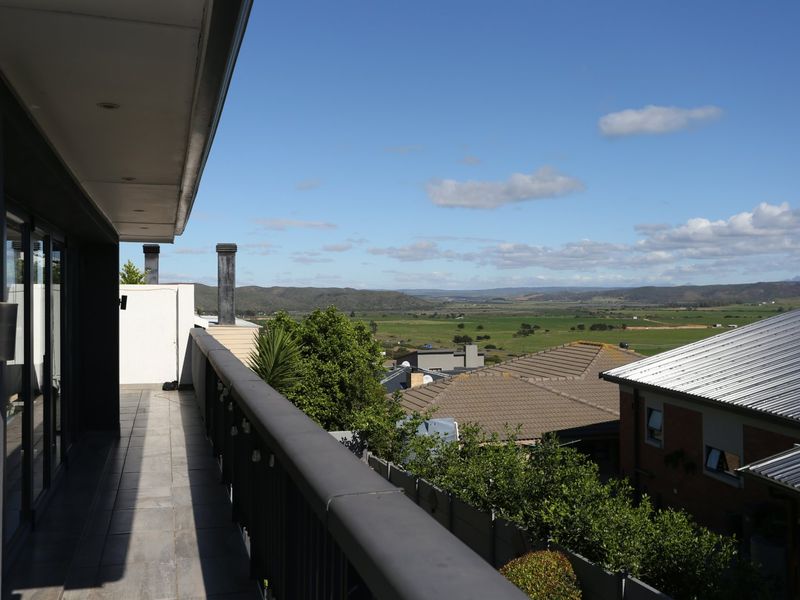 5 Bedroom House in Reebok with Rental Income Potential  - Photo 4