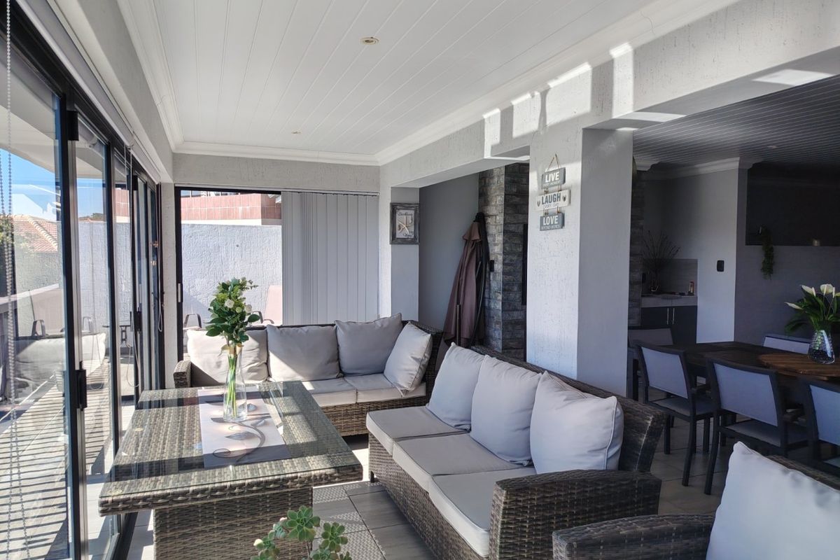5 Bedroom House in Reebok with Rental Income Potential  - Photo 5