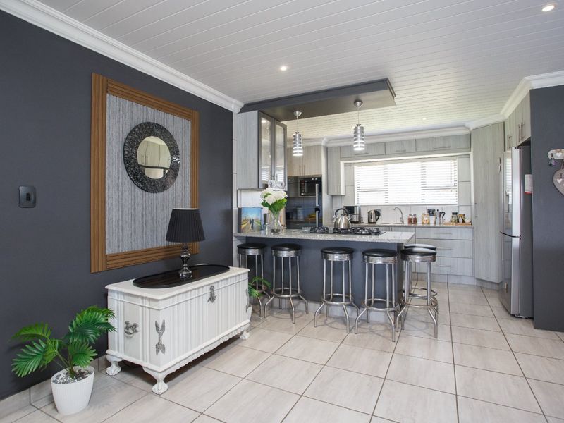 5 Bedroom House in Reebok with Rental Income Potential  - Photo 9