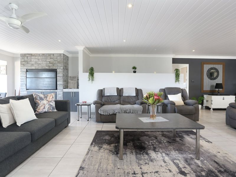 5 Bedroom House in Reebok with Rental Income Potential  - Photo 6