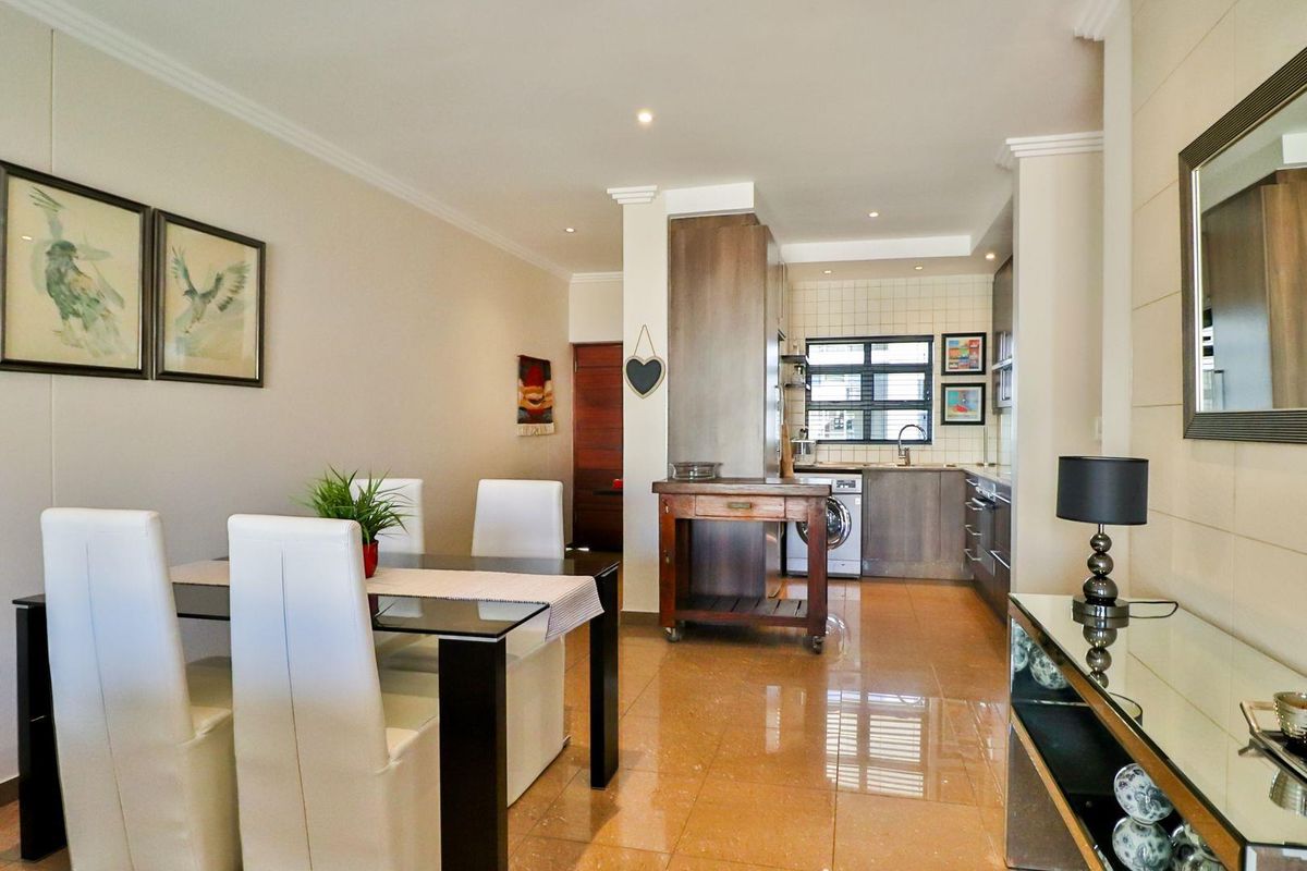 Stylish Lock-Up-and-Go Living in the Heart of Bedford Square - Photo 4