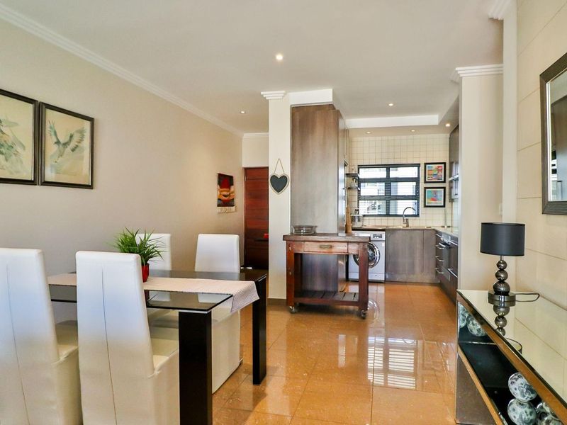 Stylish Lock-Up-and-Go Living in the Heart of Bedford Square - Photo 4
