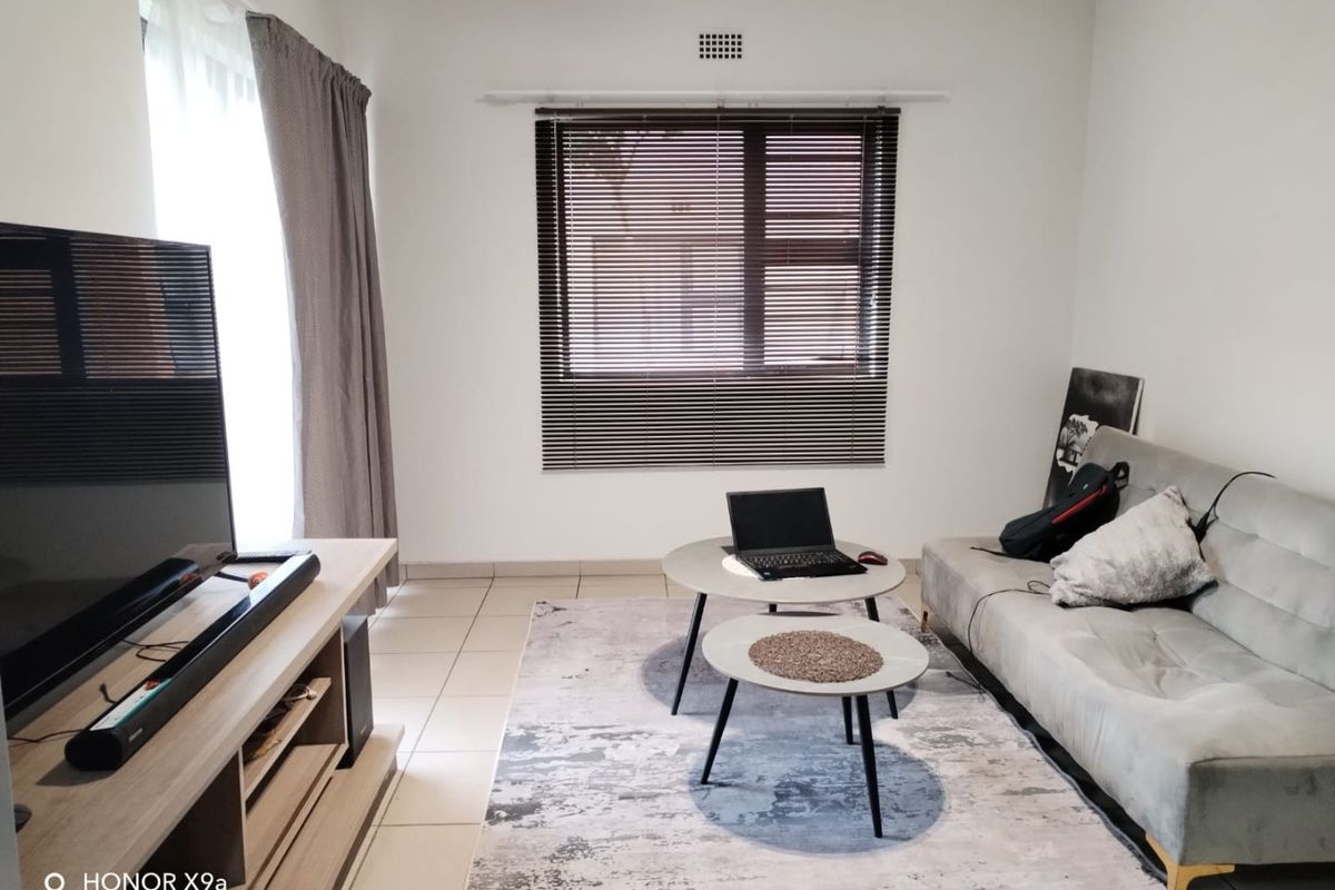Beautiful 2 bedroom 1 bathroom ground floor unit available for rent in Ravenswood - Photo 3