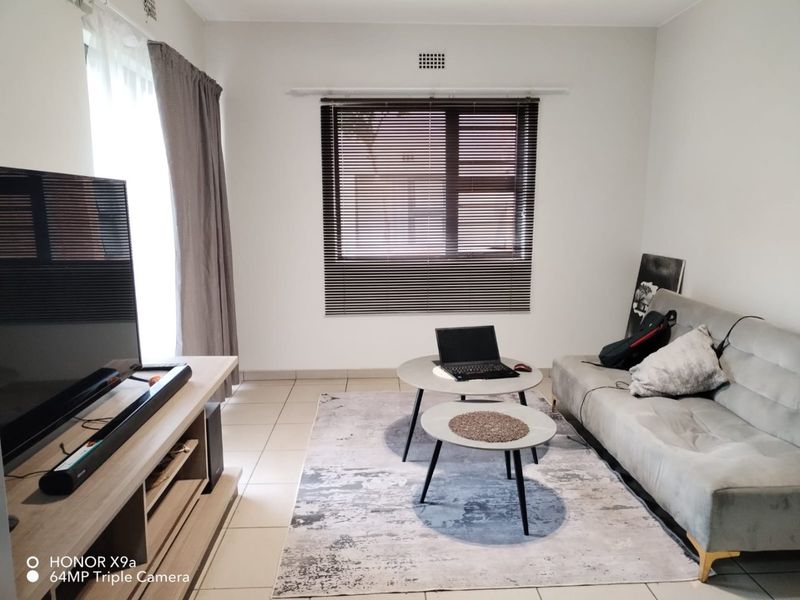 Beautiful 2 bedroom 1 bathroom ground floor unit available for rent in Ravenswood - Photo 3
