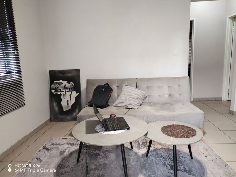Beautiful 2 bedroom 1 bathroom ground floor unit available for rent in Ravenswood - Photo 5