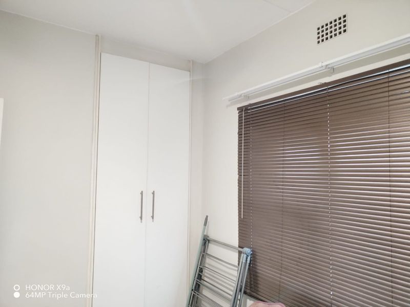 Beautiful 2 bedroom 1 bathroom ground floor unit available for rent in Ravenswood - Photo 9