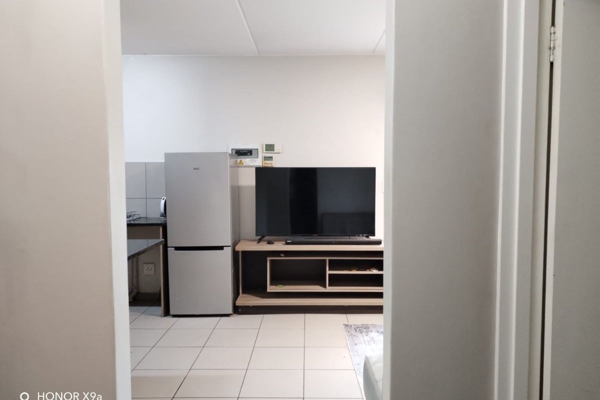 Beautiful 2 bedroom 1 bathroom ground floor unit available for rent in Ravenswood - Photo 2