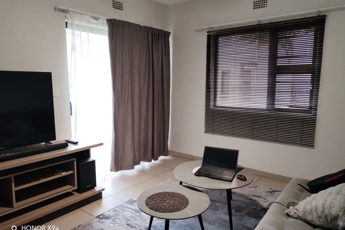 Beautiful 2 bedroom 1 bathroom ground floor unit available for rent in Ravenswood - Photo 4
