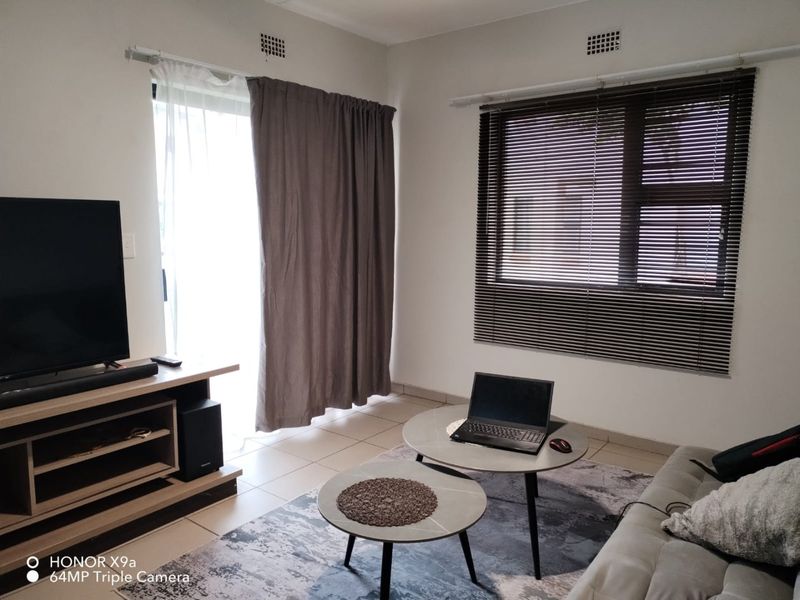 Beautiful 2 bedroom 1 bathroom ground floor unit available for rent in Ravenswood - Photo 4