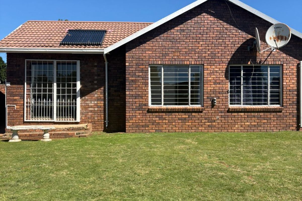 Spacious Family Home + Private Cottage with extra cottage for bigger family!!! - Photo 4