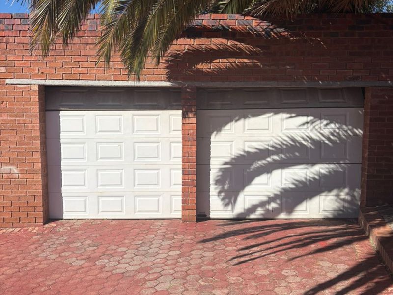 Spacious Family Home + Private Cottage with extra cottage for bigger family!!! - Photo 2