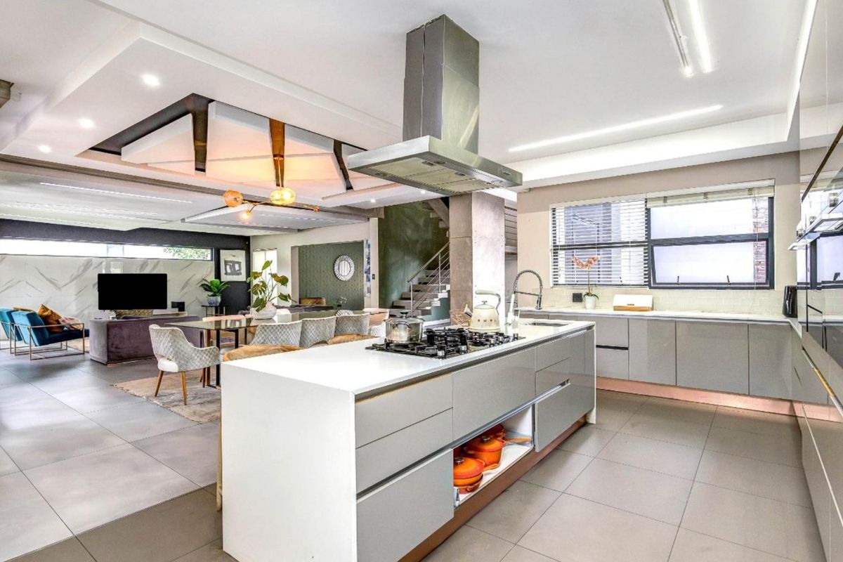 5 Bedroom House for Sale in in Cedar Creek Estate - Photo 4