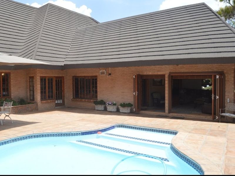 Sole and Exclusive mandate....EXCLUSIVE ADDRESS. UNMATCHED SECURITY. EXPANSIVE LIVING IN ONE OF WILKOPPIES’ FINEST STREETS. - Photo 6