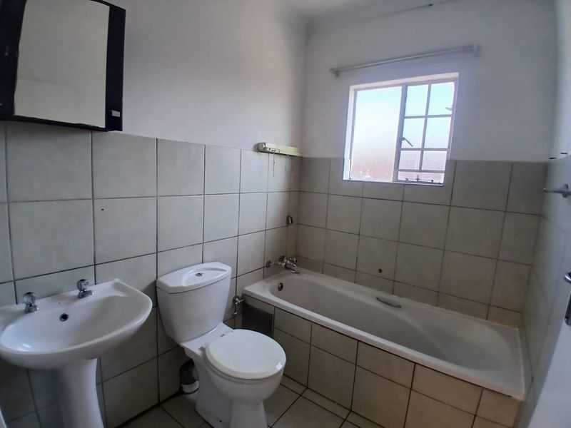 Your Dream Starter Home Awaits! - Photo 10