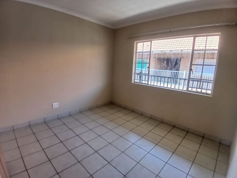 Your Dream Starter Home Awaits! - Photo 8