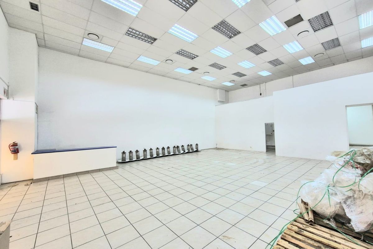 Prime Retail Opportunity Available in Eco Park Shopping Centre - Retail Size: 149.98m2 - Photo 4