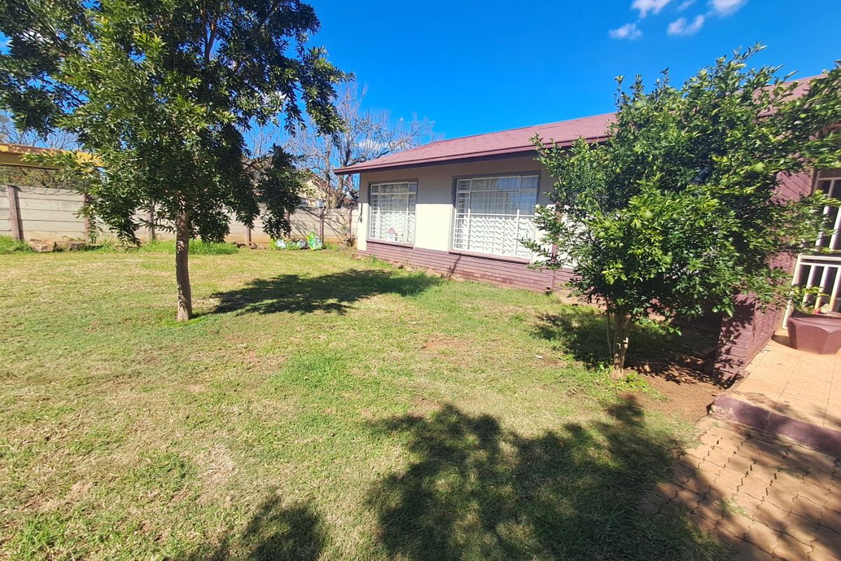 4 Bedroom House for sale in Meiringspark. - Photo 5