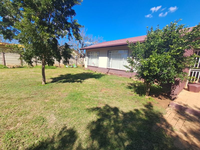 4 Bedroom House for sale in Meiringspark. - Photo 5