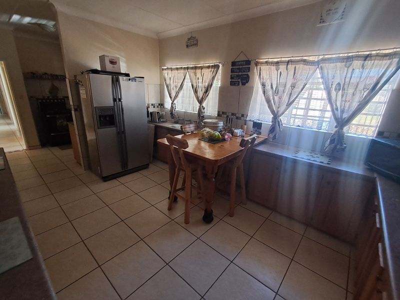 4 Bedroom House for sale in Meiringspark. - Photo 10