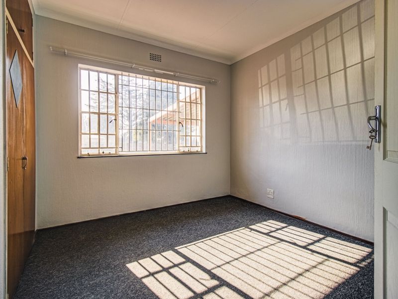 Rental Home in Esther Park - Photo 9