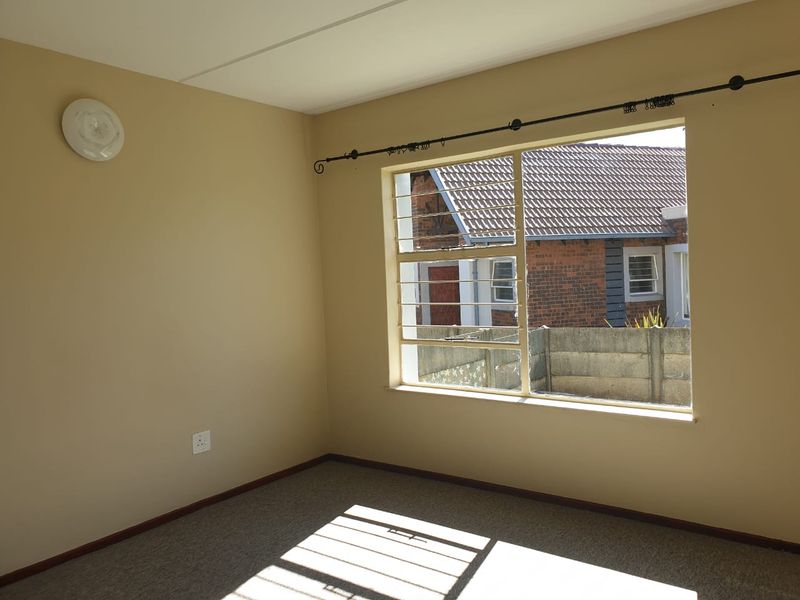 Fantastic investment or home for a fist time buyer! - Photo 8