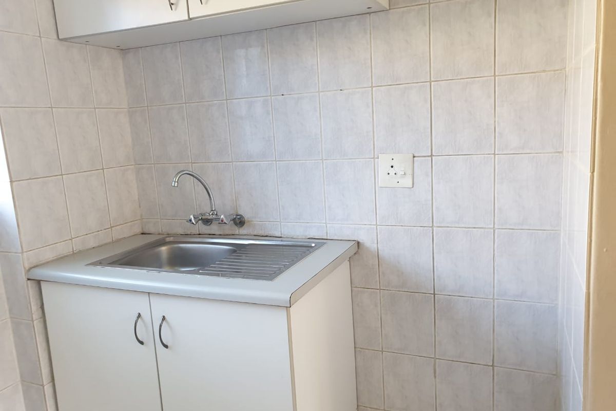 Fantastic investment or home for a fist time buyer! - Photo 4